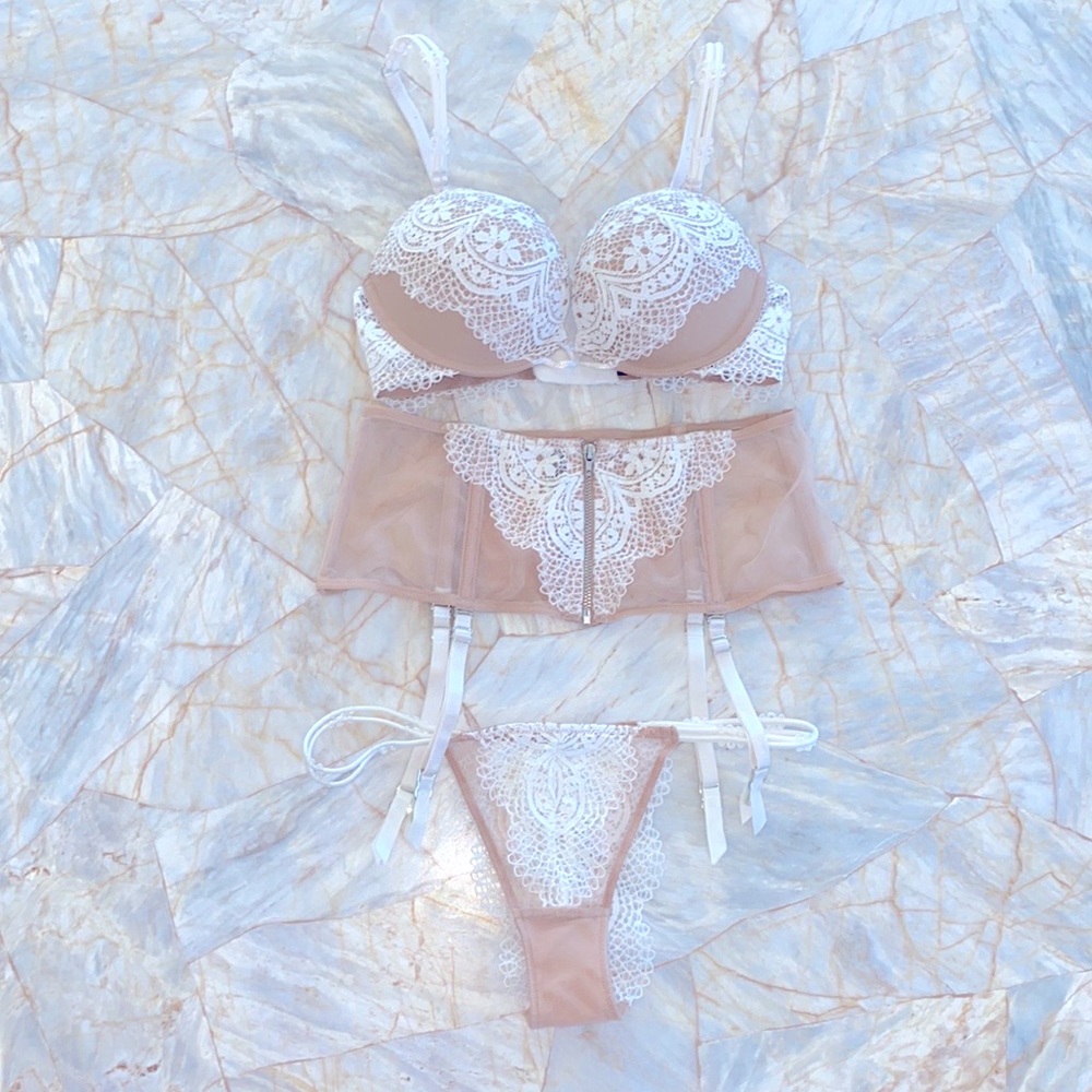 VS Crochet Lace Vwery Sexy Bra 32A White Panty Small  & Garter XS/S